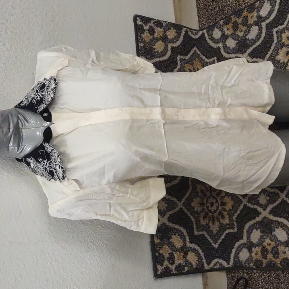 Alice in wonderland embroidered top - Picture 2 of 16